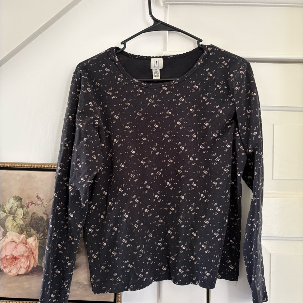 GAP Women's Black Long-Sleeve Floral Tee